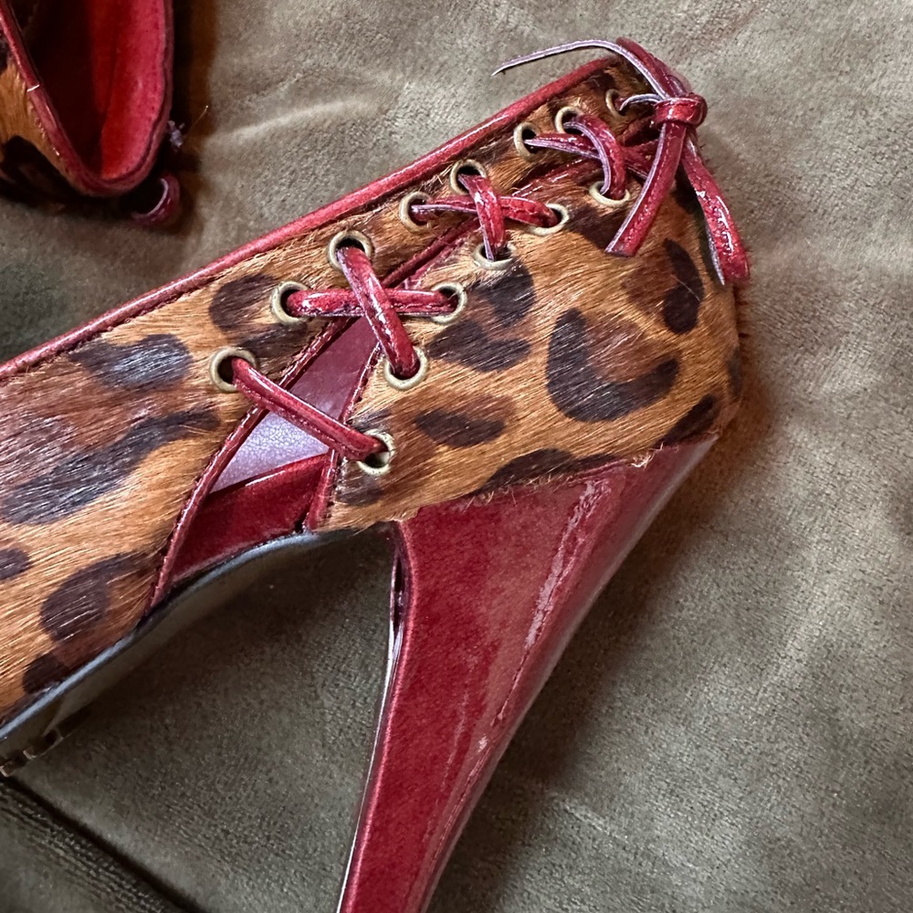 Fergie “Jester” 7.5 peep toe leopard print high heels - Picture 3 of 10
